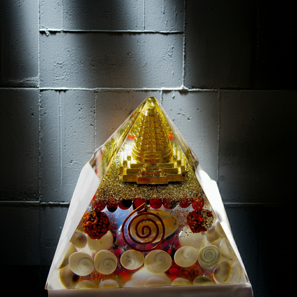 Shree Yantra Kaudi Gomti Chakra Pyramid
